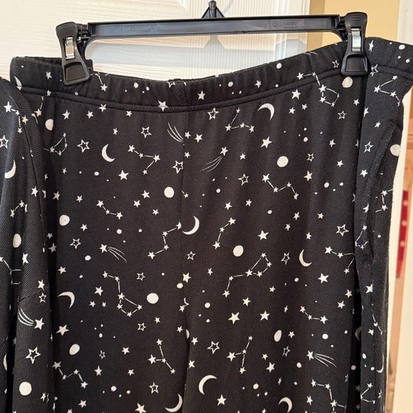 Joyspun Women’s Black With White Celestial Pattern Pajamas Set size XL 16-18 - Picture 6 of 7